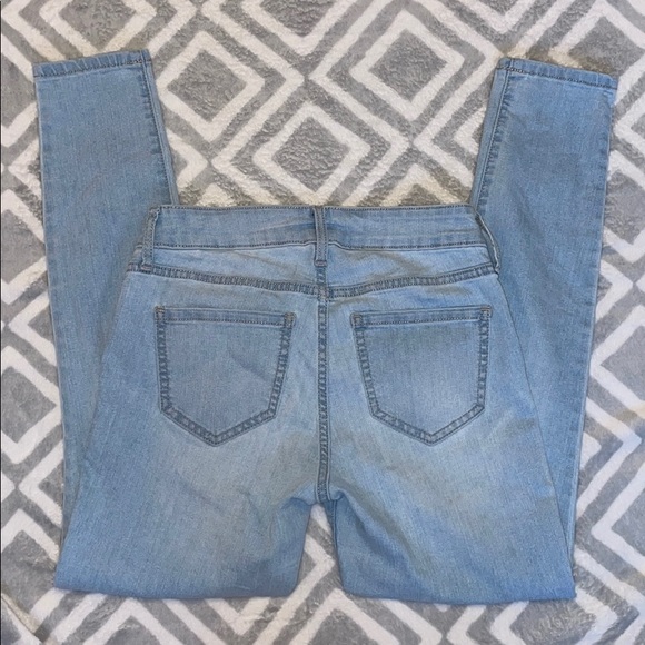 Old Navy Super Skinny Mid-Rise Light wash Jeans - Picture 2 of 5